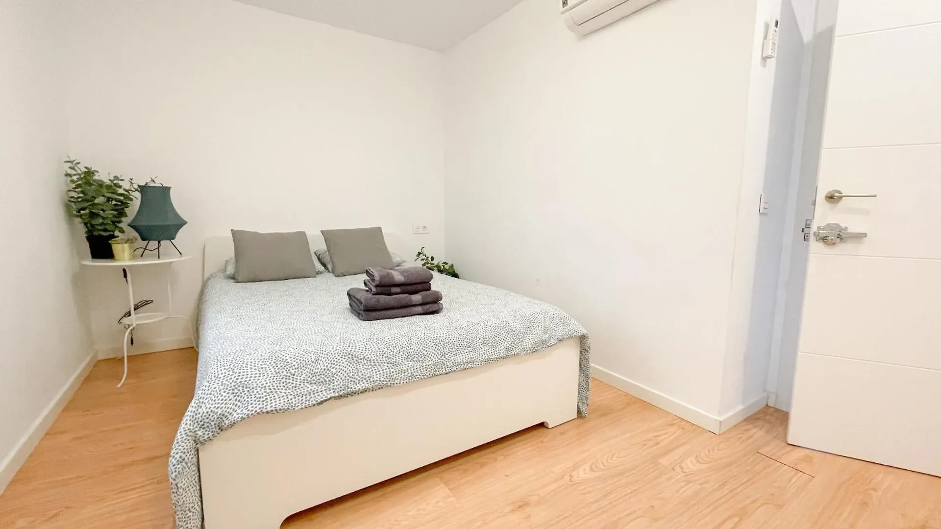Moderno Apartamento Plz De La Merced Málaga